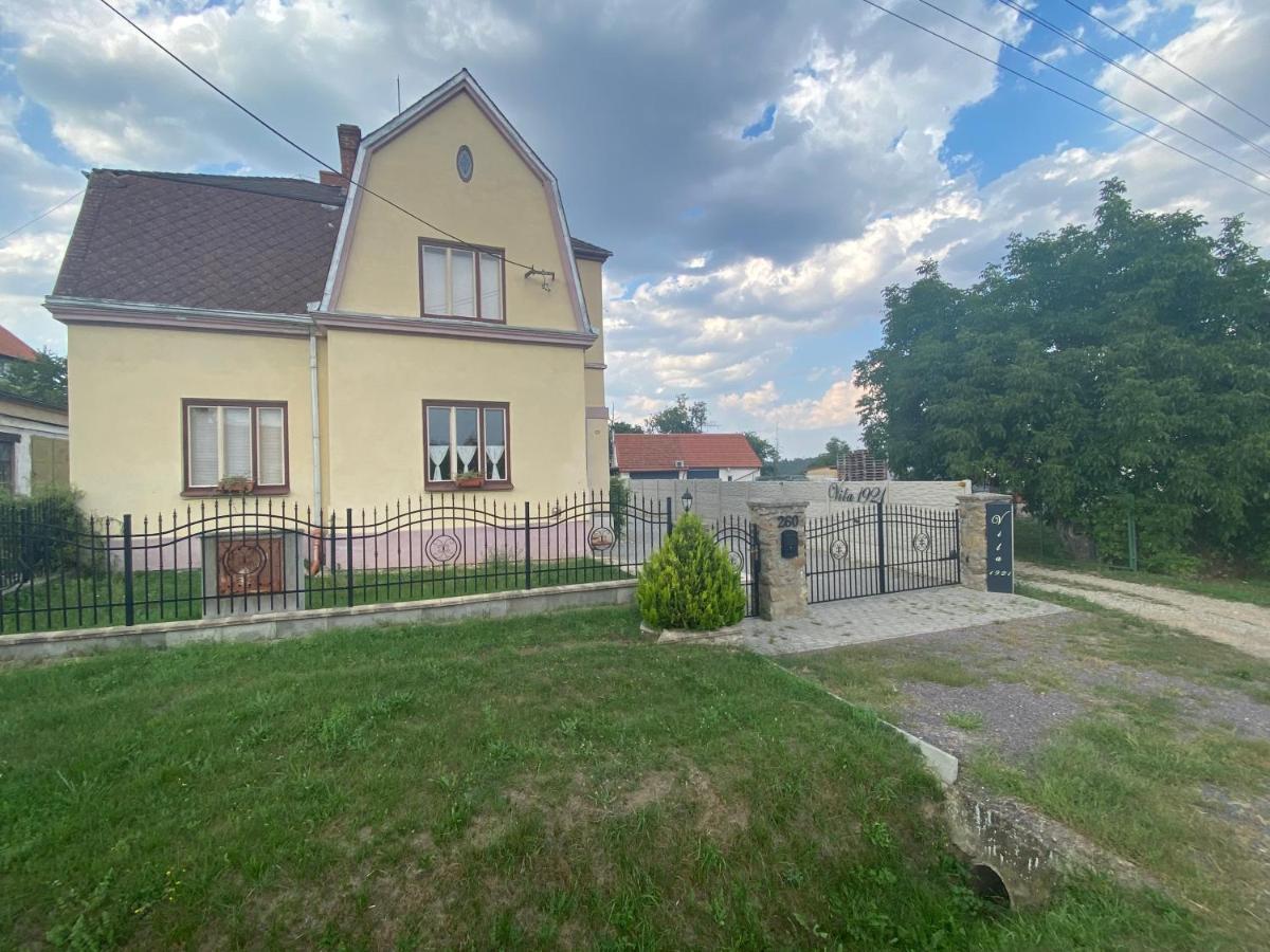 Vila 1921 Konuk evi Jevišovice Dış mekan fotoğraf